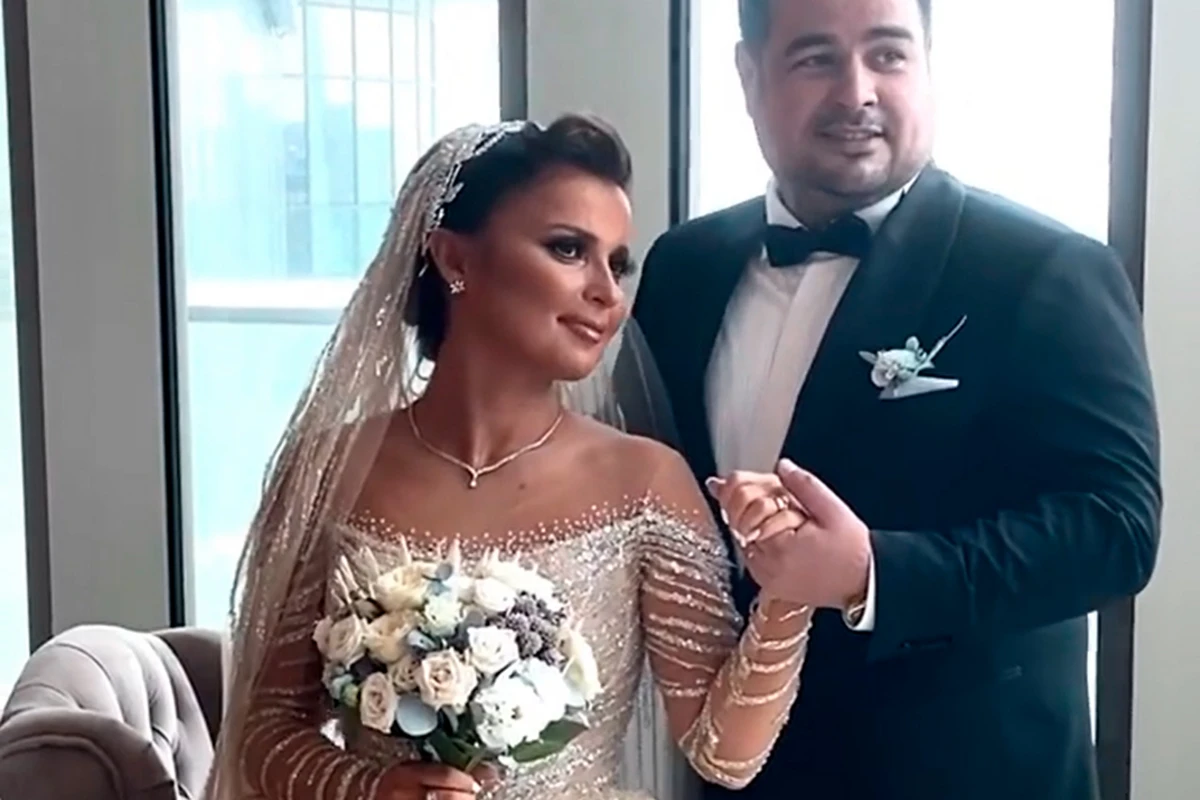 Sevdanın toyunda MƏŞHURLAR necə görüntüləndilər? - FOTO