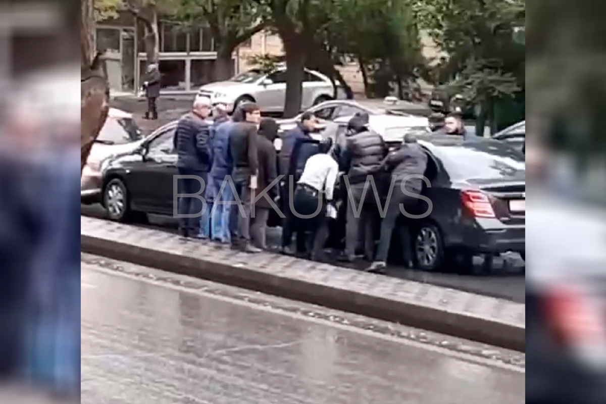 Цепная авария в Баку с участием нескольких авто - ВИДЕО