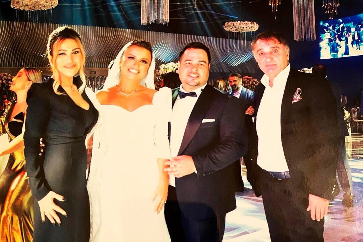 Rəqsanə uzun illərdən sonra Bakıya gəldi - FOTO