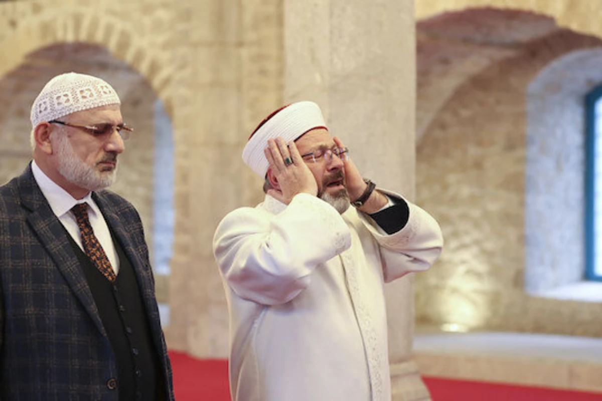 Türkiyənin Diyanət işləri başqanı Şuşada azan verdi - VİDEO