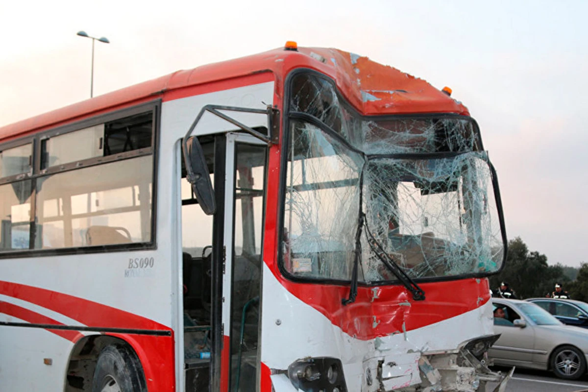 Sərnişin avtobusu qəza törədib