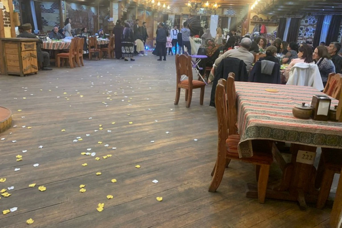Tanınmış restoranın inzibatçısı cəzalandırılıb - FOTO