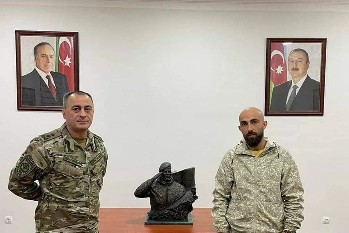 Hikmət Mirzəyevin büstü özünə təqdim edildi - FOTO