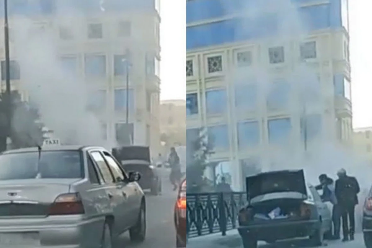 В Баку горит автомобиль - ВИДЕО