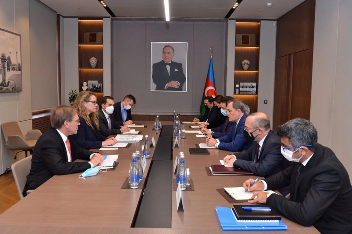 Ceyhun Bayramov ABŞ dövlət katibinin köməkçisinin müavini ilə regiondakı vəziyyəti müzakirə edib