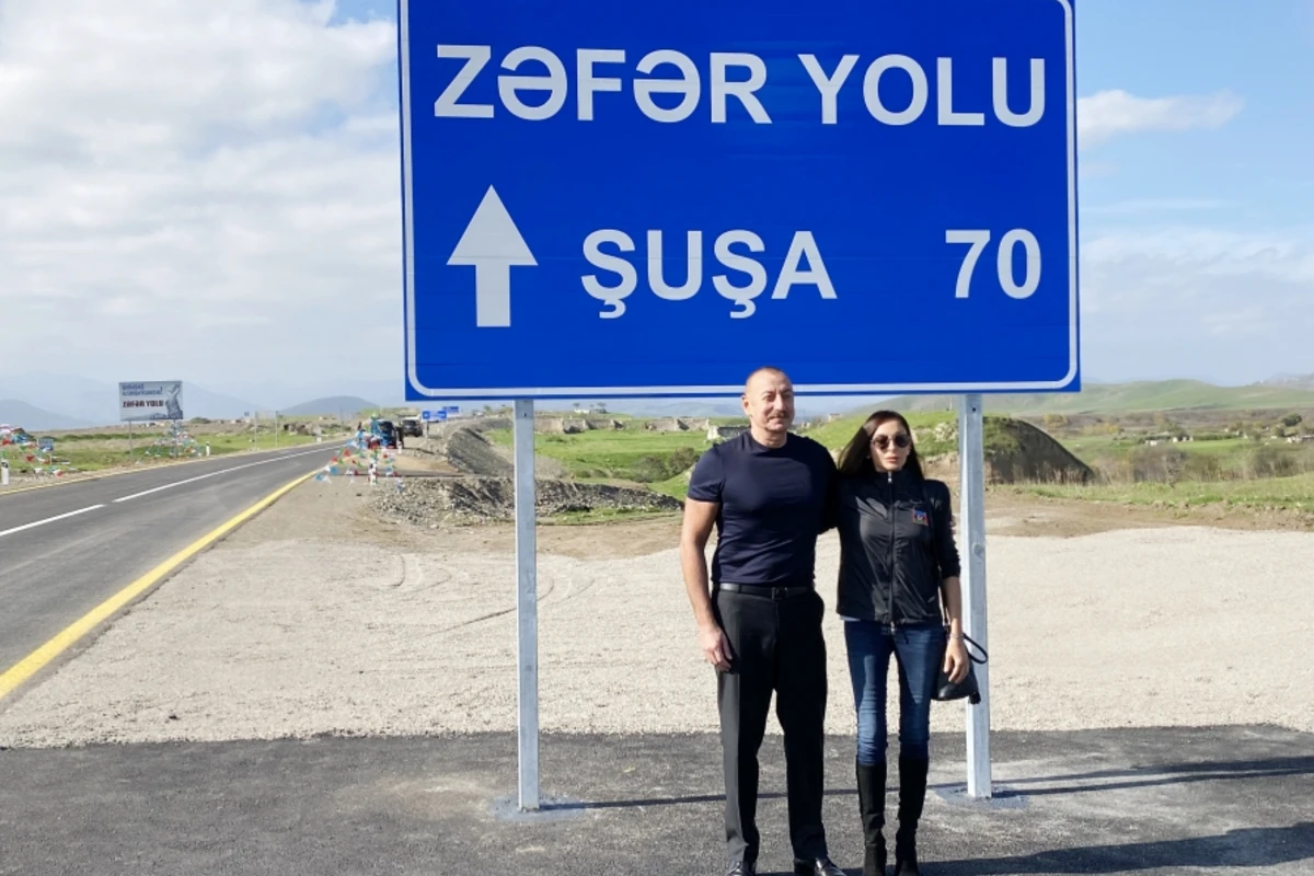 İlham Əliyev və Mehriban Əliyeva Zəfər yolunun açılışında iştirak ediblər - FOTO