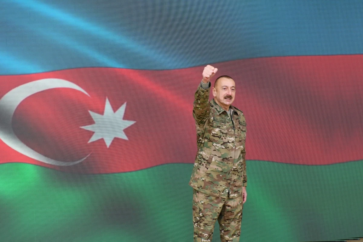 Azərbaycan lideri: Əgər Ermənistanda hər hansı bir qüvvə bizə xor baxsa, yumruğumuzu görəcək