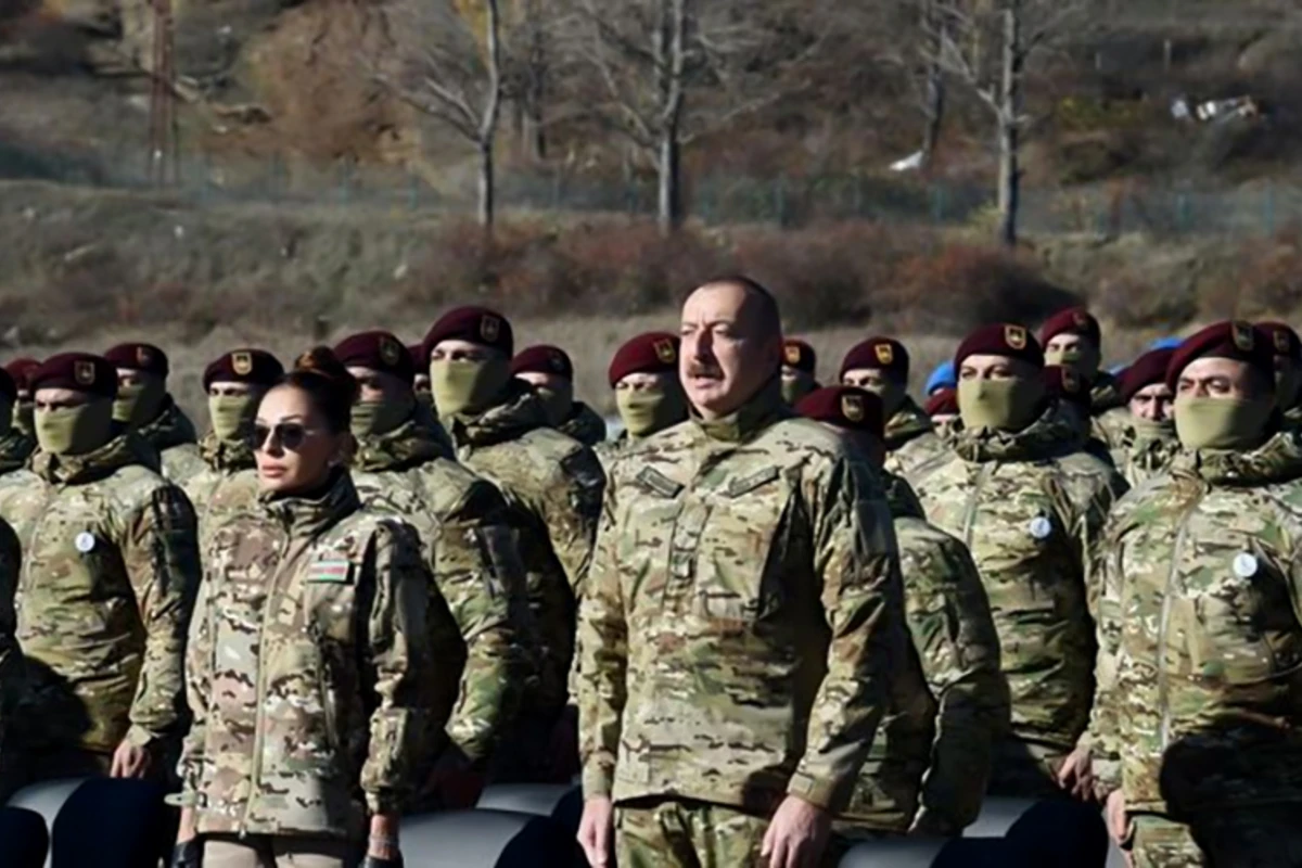 Ильхам Алиев спел гимн на Джыдыр дюзю - ВИДЕО