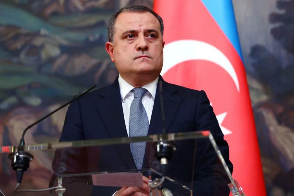 Ceyhun Bayramov Parisə getdi