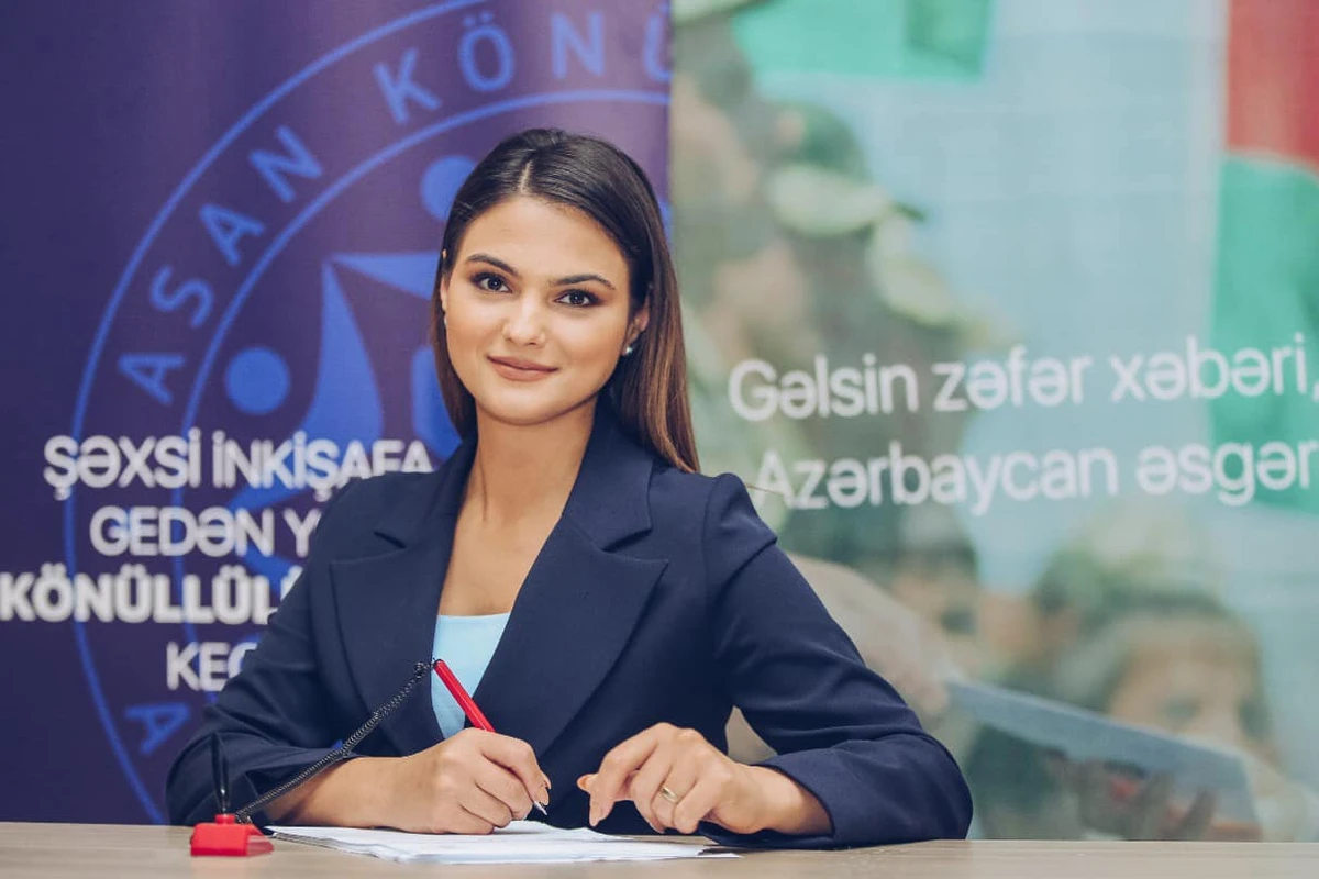 Азербайджанская ведущая сломала руку на концерте - ФОТО