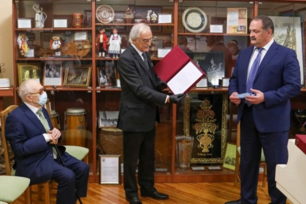 Maqomedali Maqomedova Azərbaycanın “Dostluq” ordeni, Murad Kajlayeva Prezidentin fəxri diplomu təqdim edildi