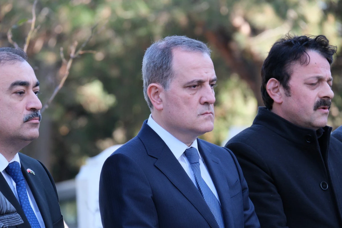 Ceyhun Bayramov Tobçubaşovun nəvəsinin məzarını ziyarət edib - FOTO