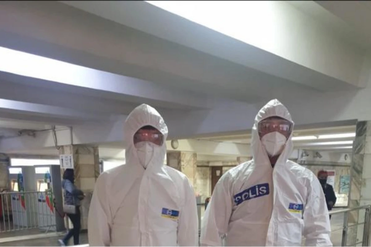 Metroda koronavirus xəstəsi SAXLANILDI - FOTO