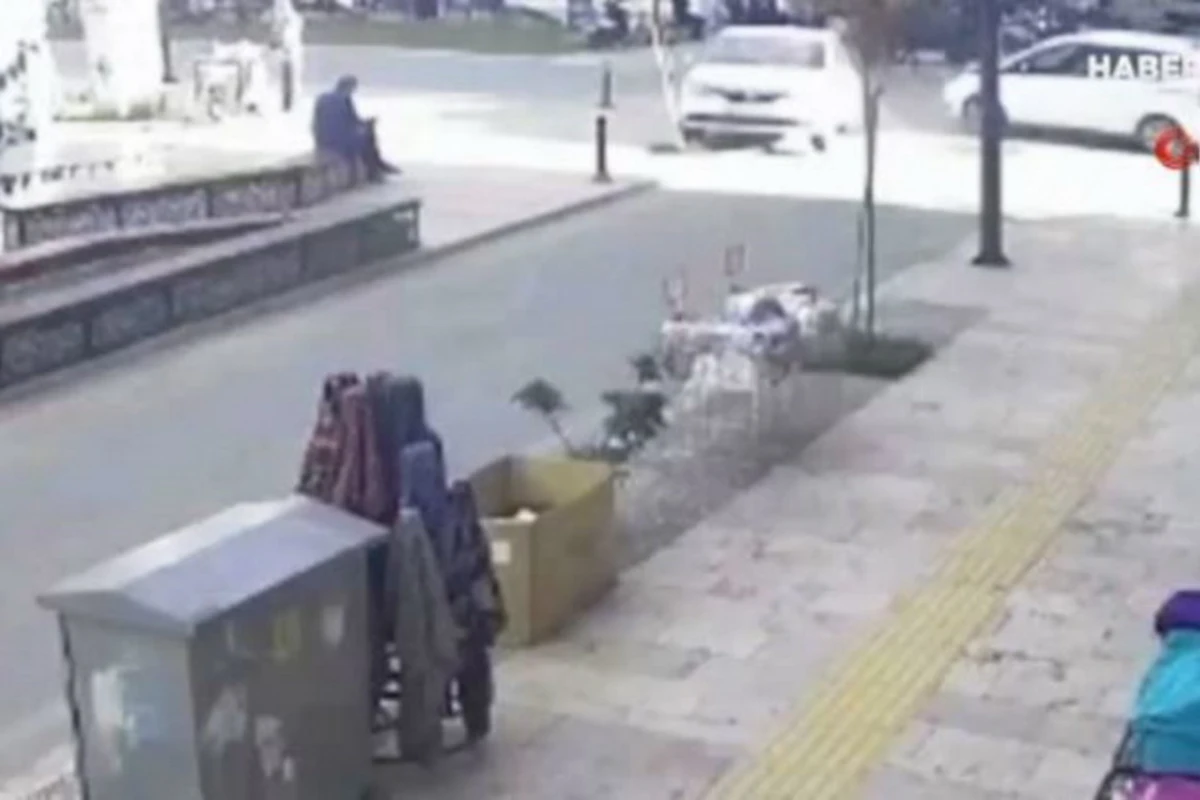 Oturduğu yerdə ölümlə üz-üzə gəldi - VİDEO