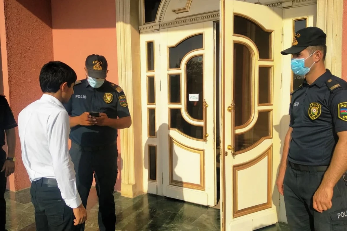 Bakıda restoranda karantin qaydalarını pozan 25 nəfər cərimələnib - VİDEO