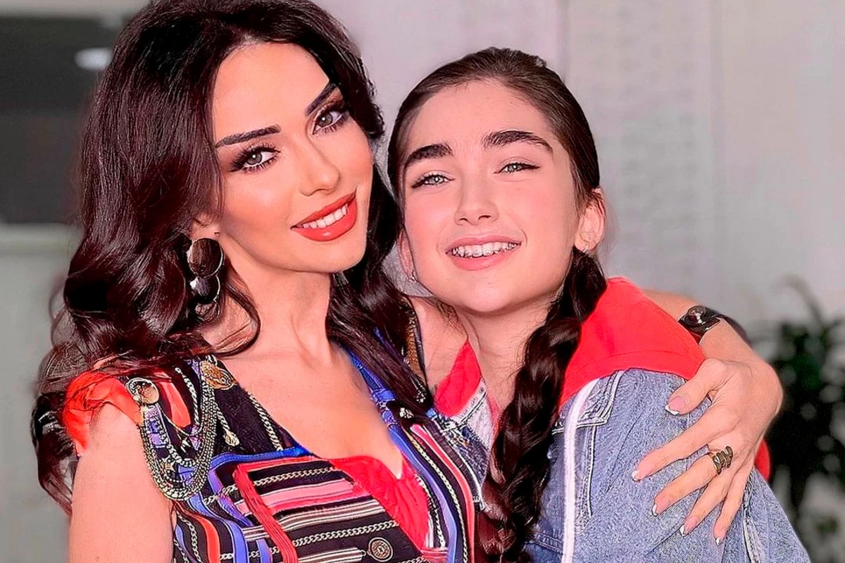 Manana Çaparidze 13 yaşlı qızı ilə - FOTO