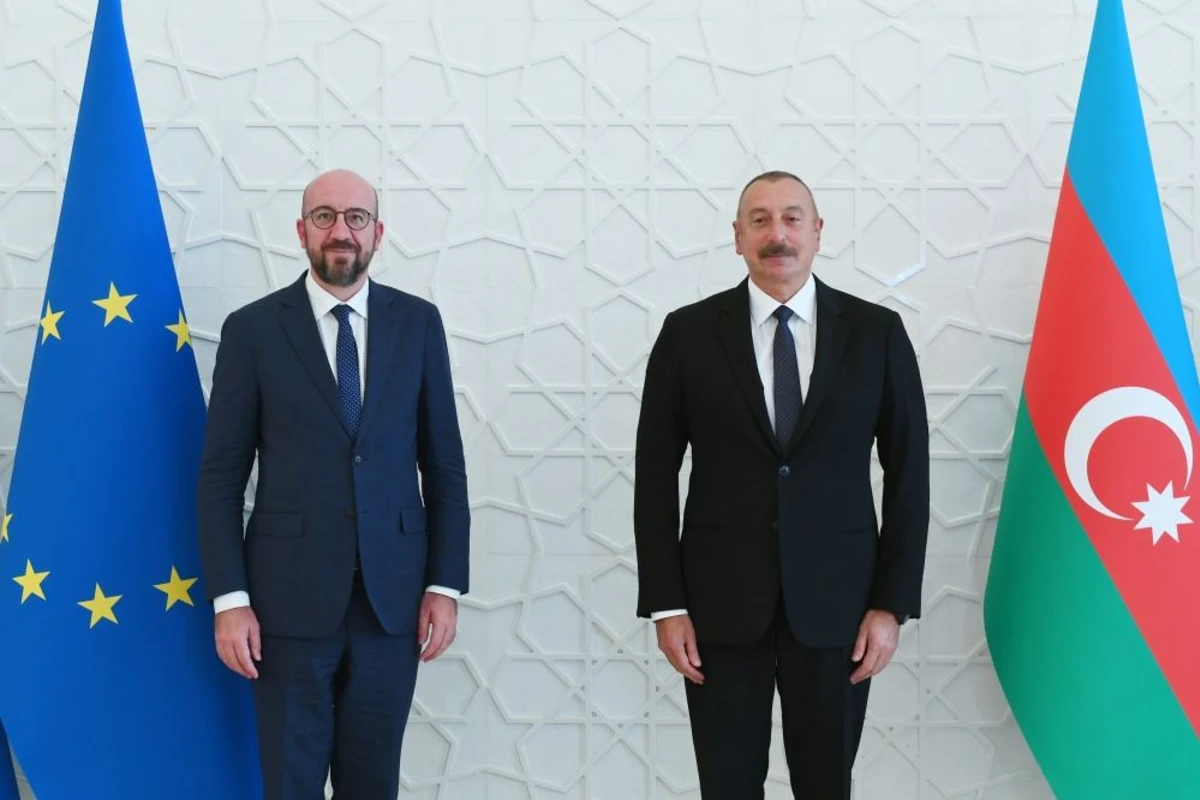 Президент Азербайджана обсудил с Шарлем Мишелем ситуацию на границе с Арменией