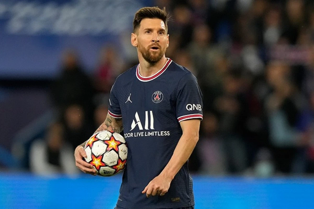 Veteran futbolçu Messini Qızıl topa layiq görmür