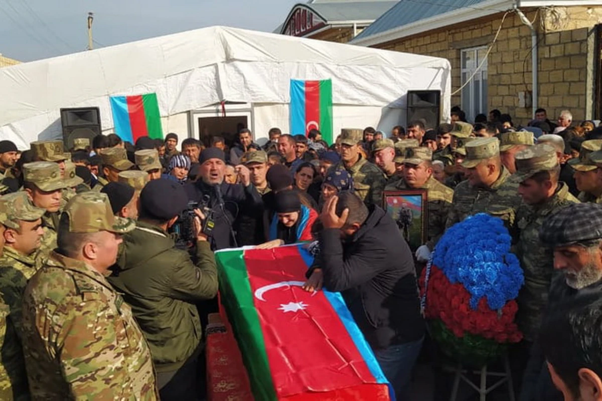 Şəmkirdə şəhidimizlə vida mərasimi keçirilir - FOTO - YENİLƏNİB