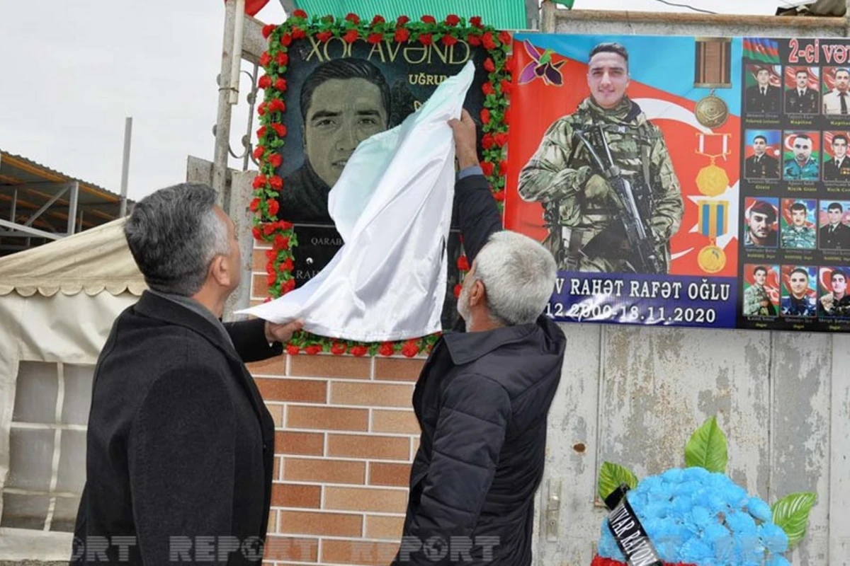Biləsuvarda Vətən müharibəsi şəhidlərinin xatirə lövhəsi açıldı - FOTO