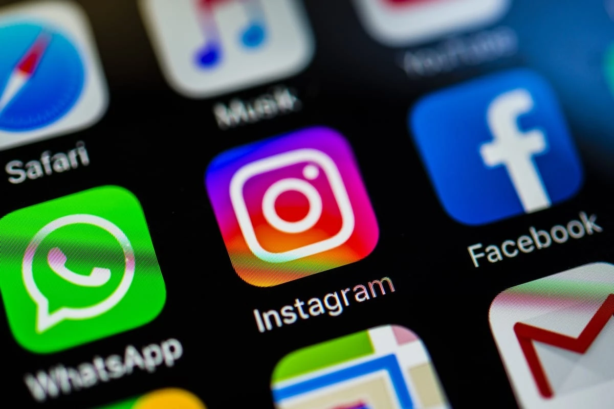 В работе Facebook, Instagram и WhatsApp произошел сбой В работе Facebook, Instagram и WhatsApp произошел сбой