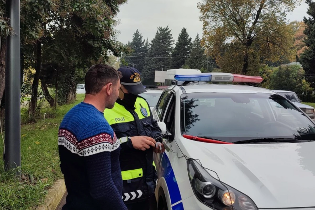Maska taxmayan sürücü və sərnişinlər cərimələndi