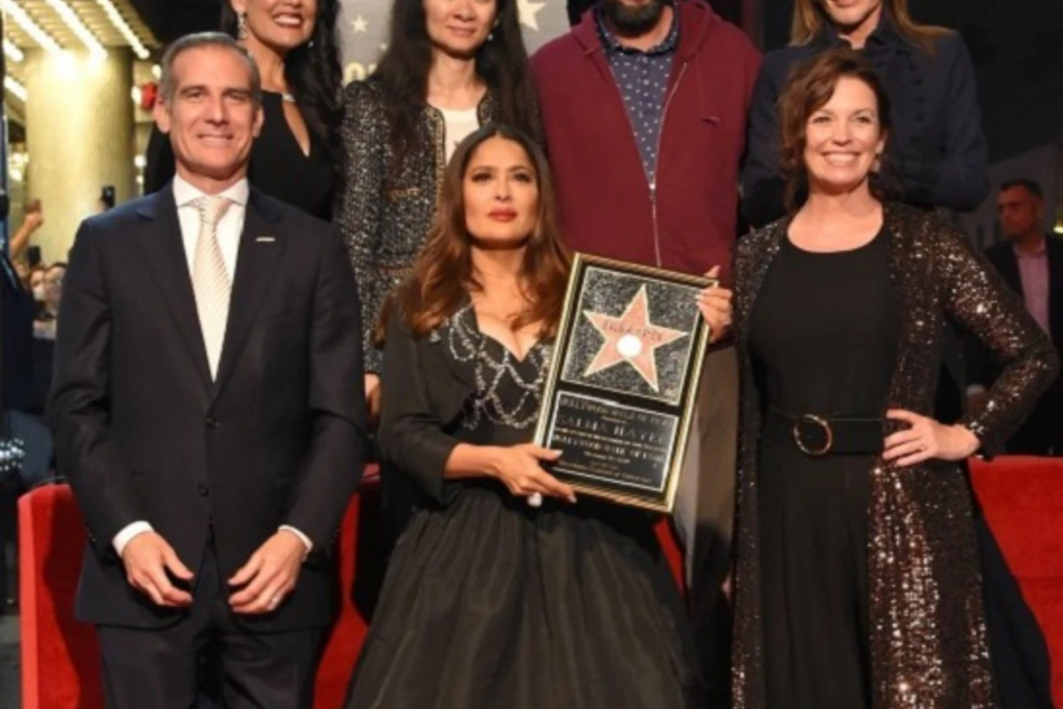 Salma Hayek Hollivud ulduzu oldu - FOTO