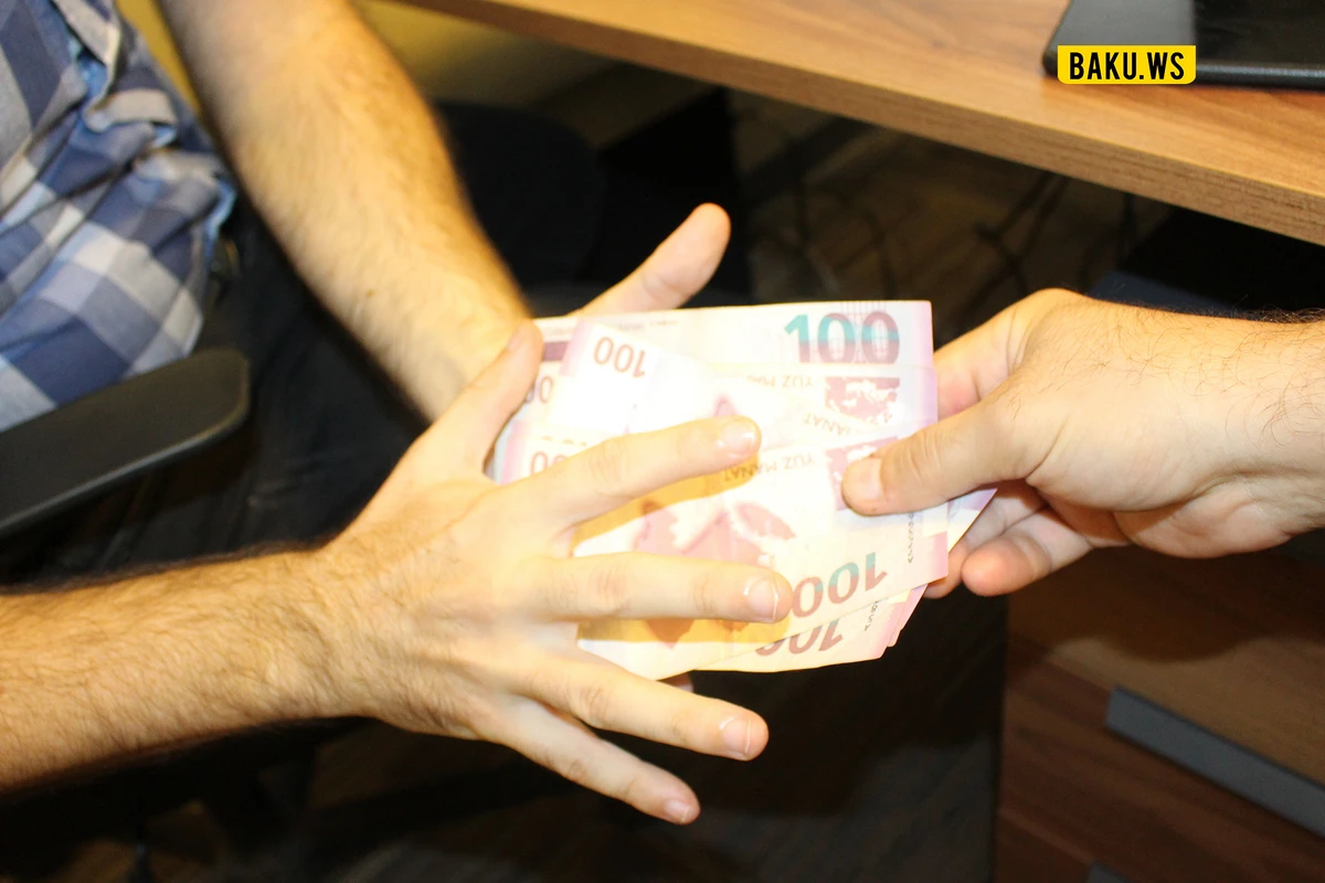 Ali məktəbin rüşvətə görə təqsirləndirilən sabiq əməkdaşına hökm oxunub