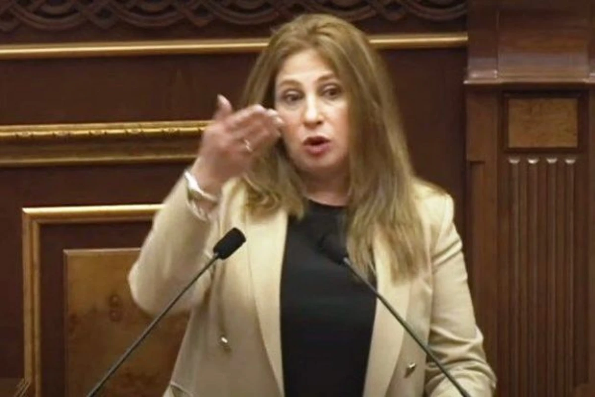 Erməni deputat nasist xislətini büruzə verdi: “Türklərdən pis qoxu gəlir” Erməni deputat nasist xislətini büruzə verdi: “Türklərdən pis qoxu gəlir”