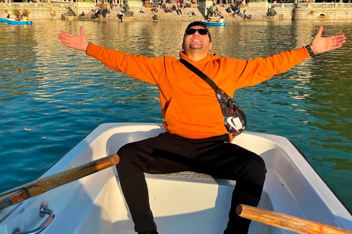 Azərbaycanlı aktyor Avropada belə istirahət edir - FOTO Azərbaycanlı aktyor Avropada belə istirahət edir - FOTO