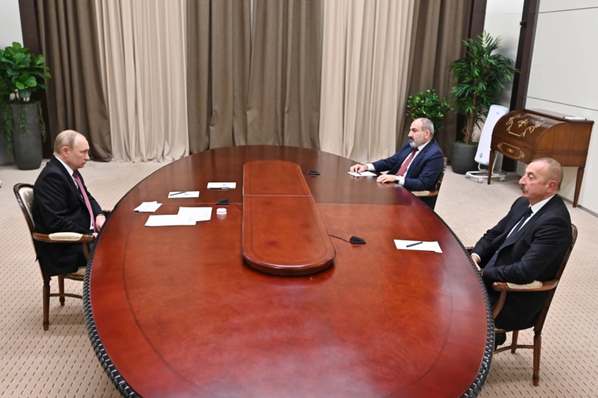 Putin, Əliyev və Paşinyan arasında danışıqlar neçə saat davam edib? Putin, Əliyev və Paşinyan arasında danışıqlar neçə saat davam edib?