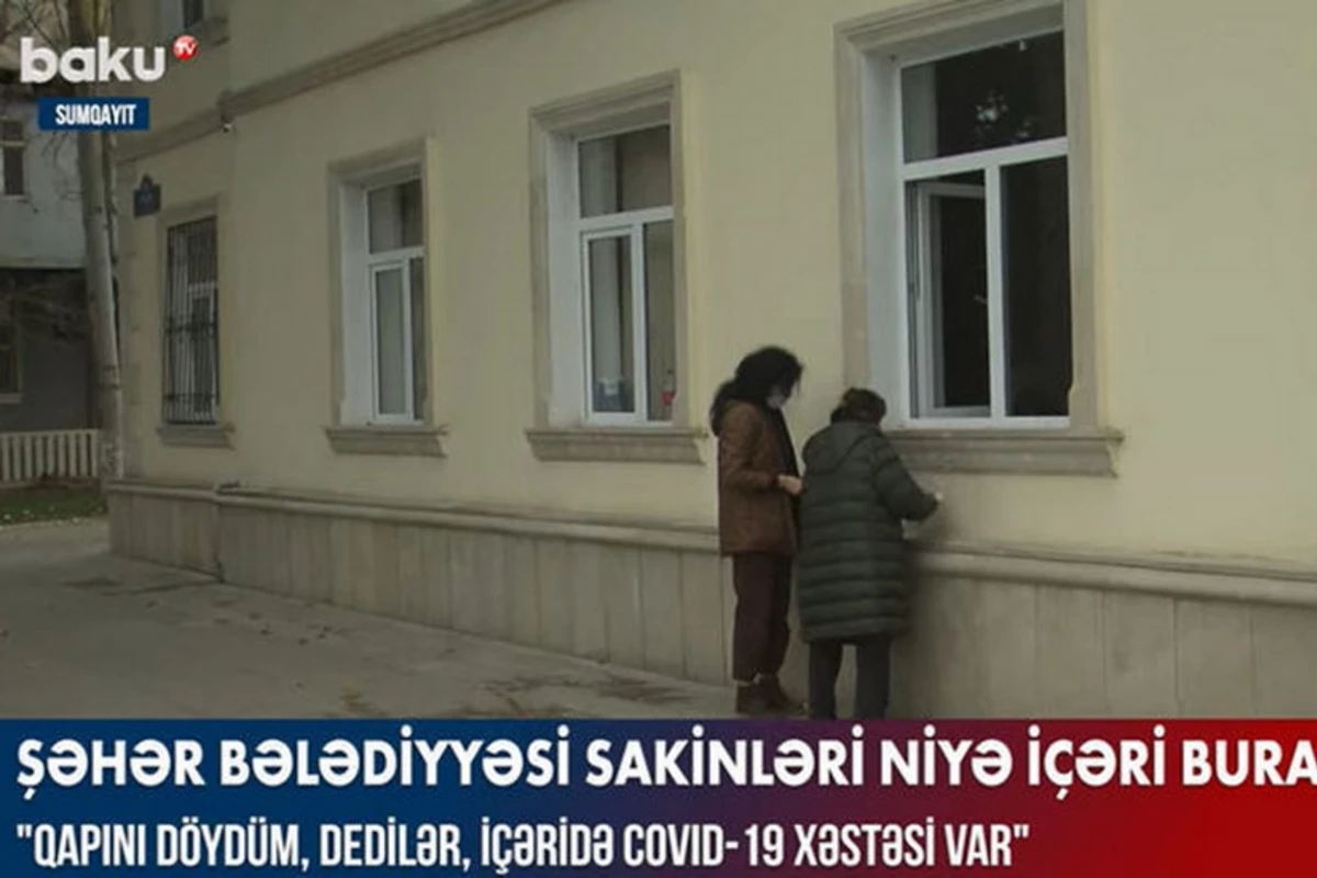 Граждан не впускают в здание муниципалитета города Сумгайыт из-за коронавирусных больных - ВИДЕО