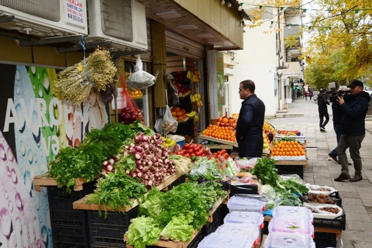 Bakıda qanunsuz küçə ticarətinə qarşı reydlər keçirilir, cərimə olunanlar var – FOTO