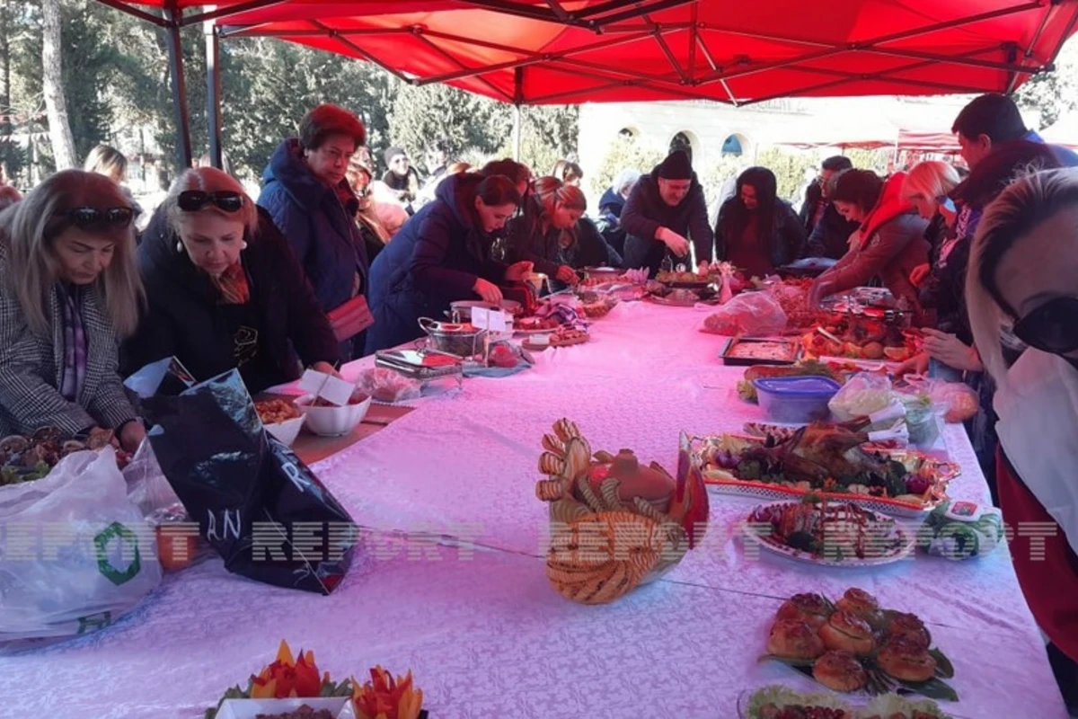 Biləsuvarda hind toyuğu festivalı keçirilib - FOTO