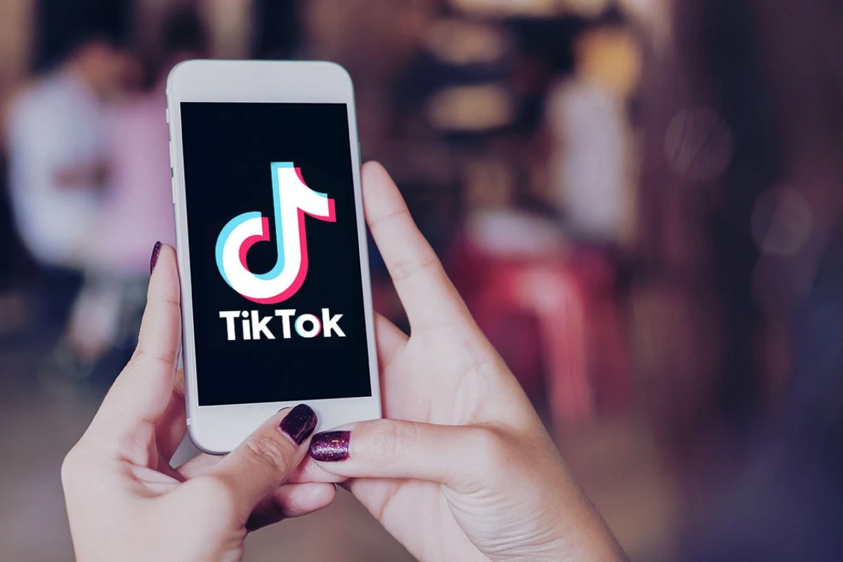 Народная артистка Азербайджана запретила дочери Instagram и Tik-Tok -  ВИДЕО