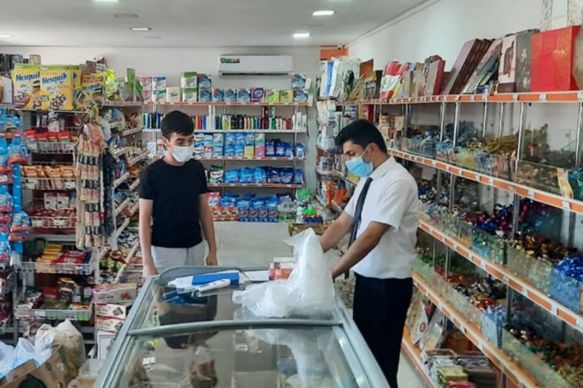 “Kazbek” marketdə şirniyyatdan qurd çıxdı - AQTA yoxlama keçirdi