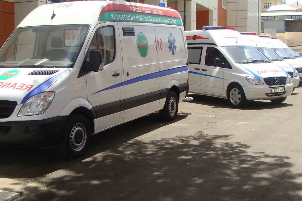Bakıda gənc qız sərnişin avtobusundan yıxılıb