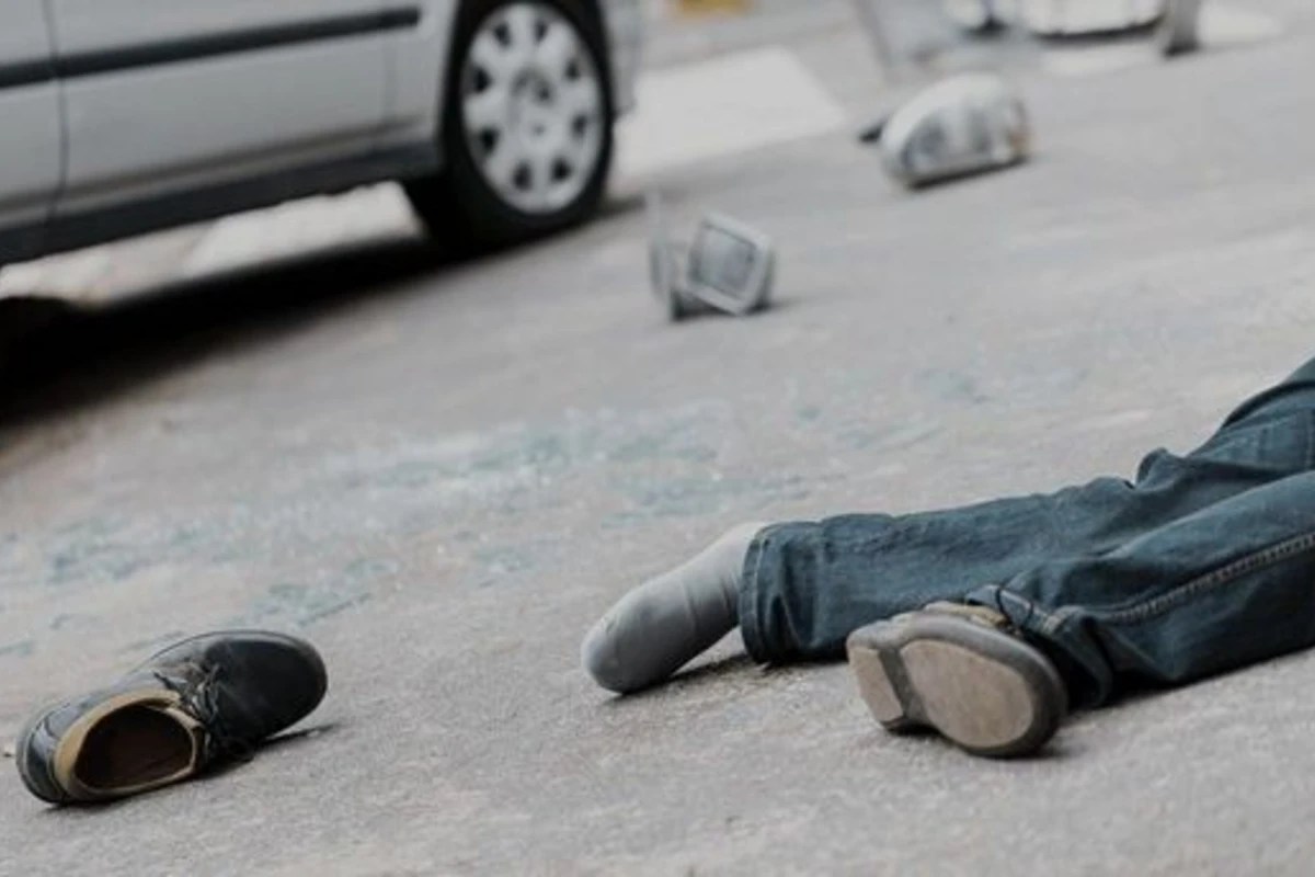 Hacıqabulda avtomobil keçmiş polisi vurub öldürdü