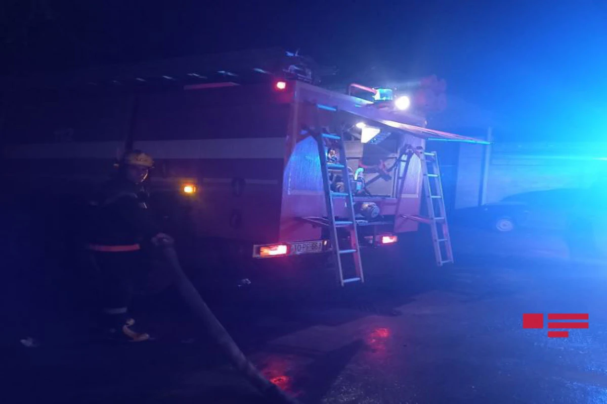 В Азербайджане при пожаре в доме погибли 3 человека - ФОТО