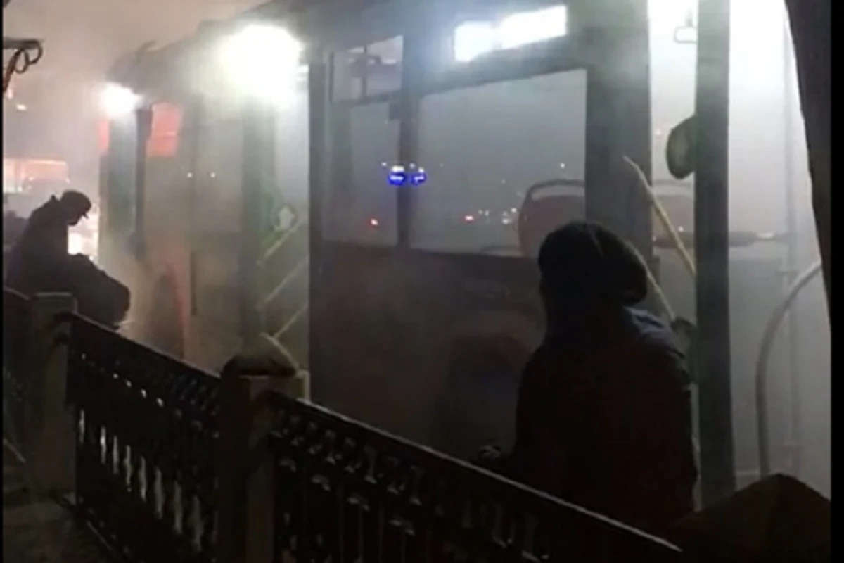 “Baku Bus”ın daha bir avtobusu tüstüləndi - VİDEO