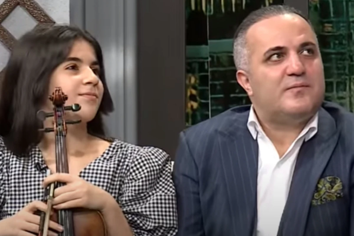 Qızını efirdə görən azərbaycanlı müğənni: “Sən burada nə gəzirsən? - VİDEO