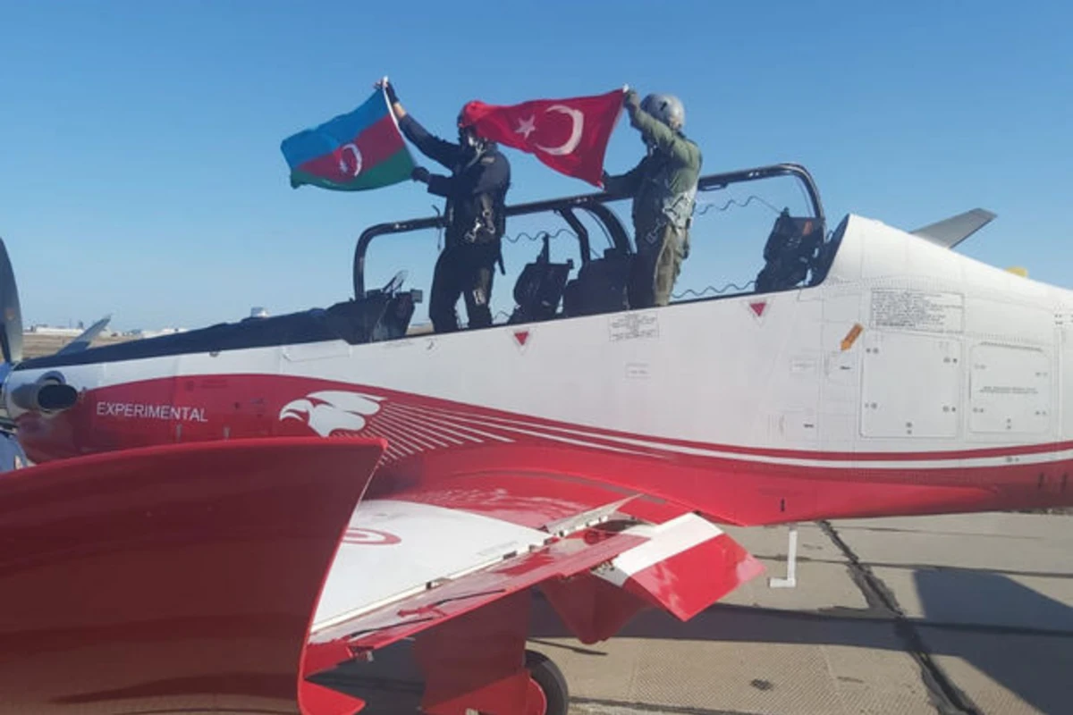 Azərbaycan Türkiyədən yeni hərbi təyyarə alıb - FOTO Azərbaycan Türkiyədən yeni hərbi təyyarə alıb - FOTO