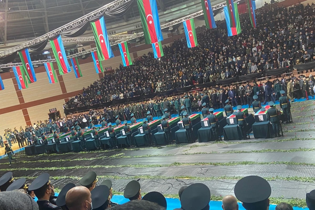 Погибшим при крушении вертолета военнослужащим предоставлен статус шехида