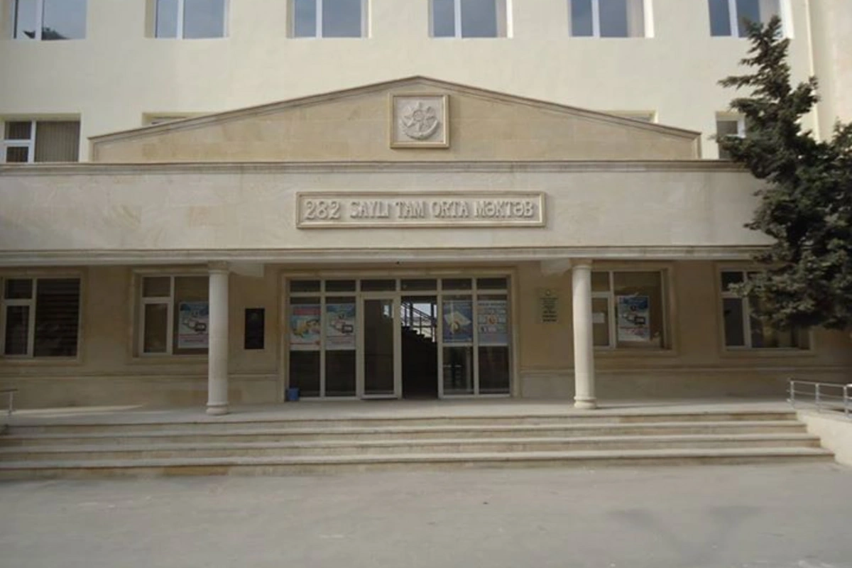 282 saylı məktəbdə əxlaqsızlıq edən şagirdlə bağlı RƏSMİ AÇIQLAMA - YENİLƏNİB - VİDEO
