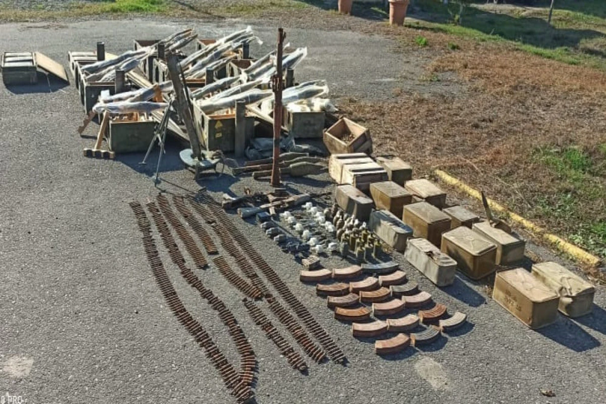 В Физули обнаружено большое количество оружия и боеприпасов