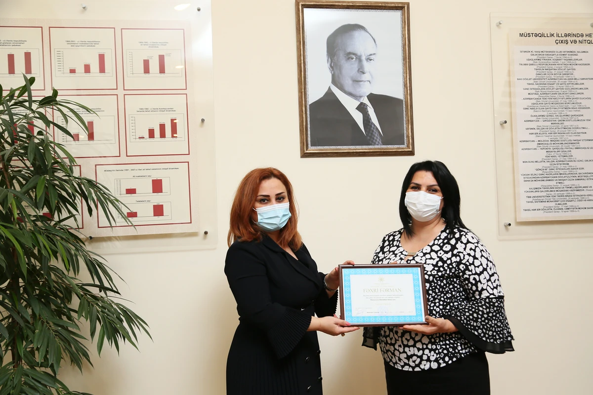Müəllimlər təltif olundu - FOTO