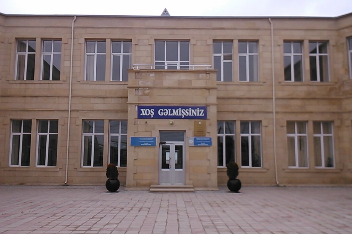 Azərbaycanda məktəbə hücum etdilər - FOTO