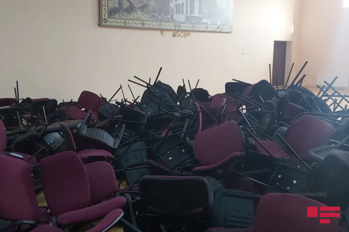 В Азербайджане неизвестные учинили погром в школе - ФОТО