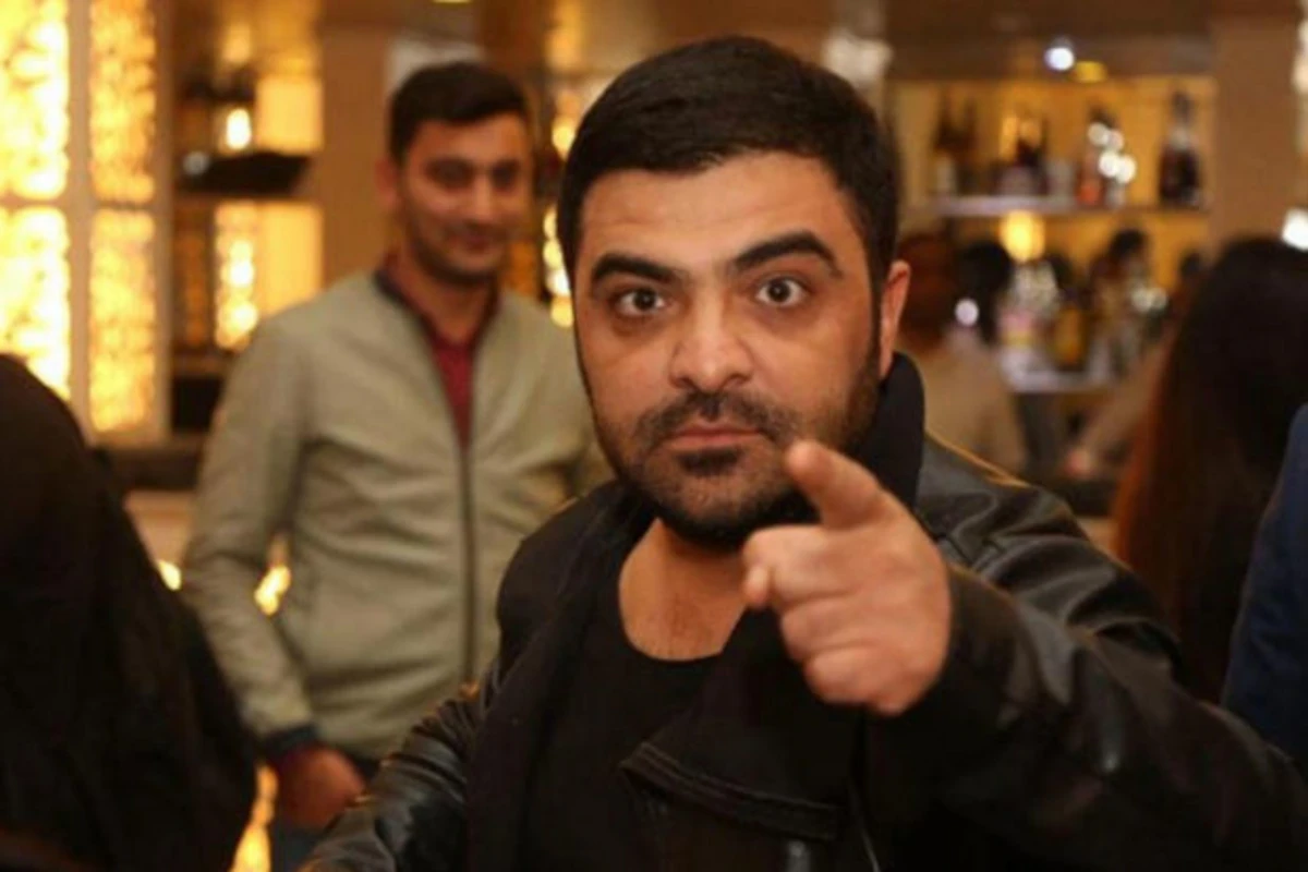 Bakıda yeni dələduzluq: Fərda Xudaverdiyev Qarabağ qazisinin 20 minini alıb? - VİDEO Bakıda yeni dələduzluq: Fərda Xudaverdiyev Qarabağ qazisinin 20 minini alıb? - VİDEO