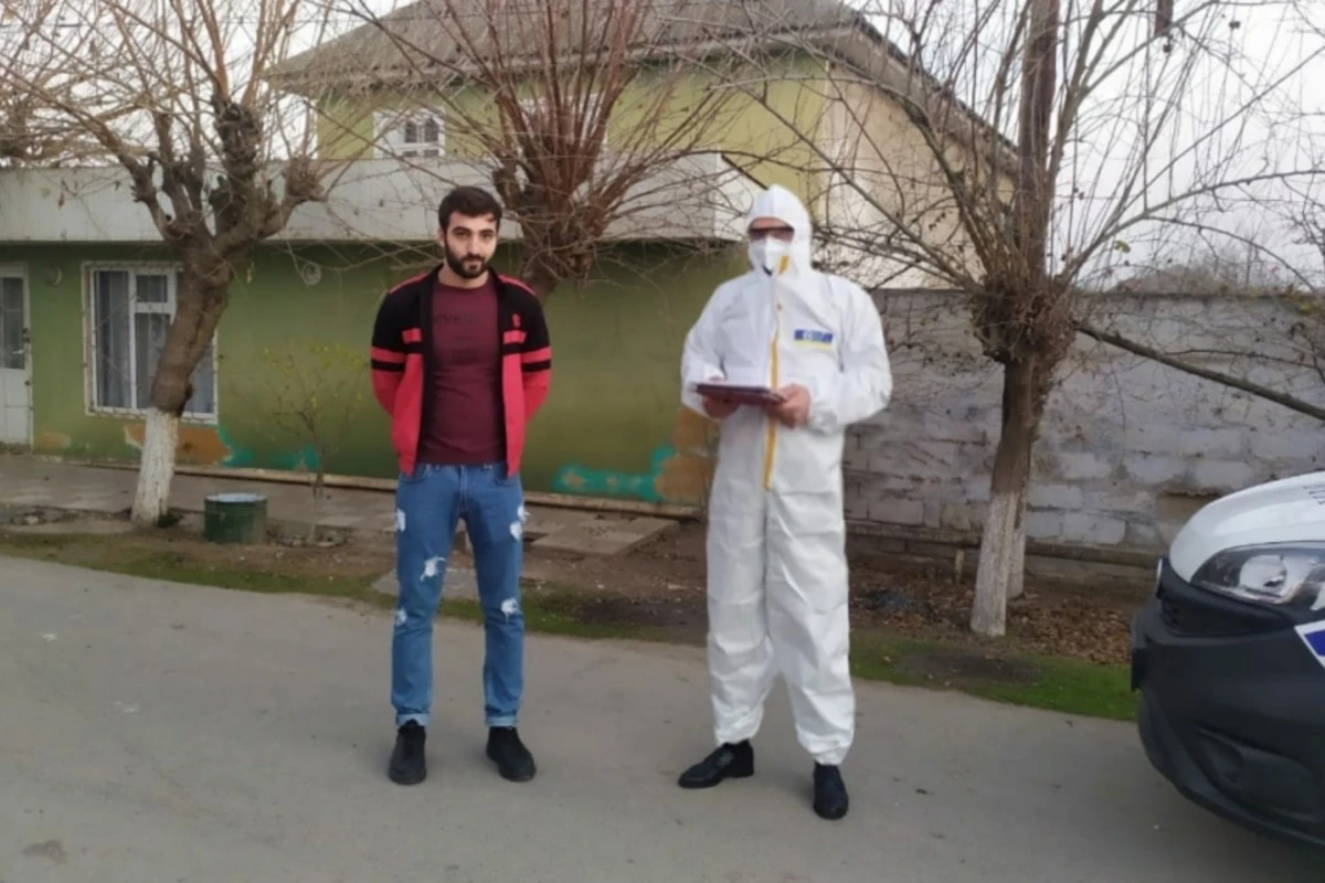 Biləsuvarda koronavirus xəstəsi marketin qarşısında saxlanılıb